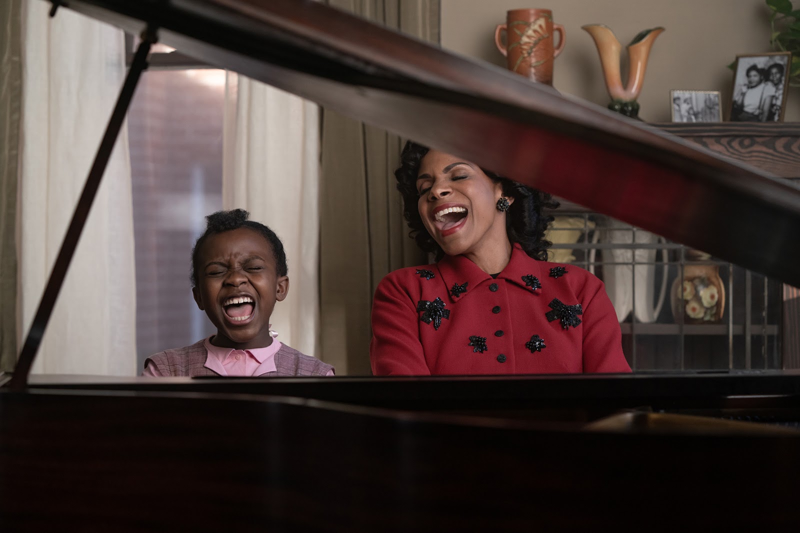 A young Aretha Franklin (played by Skye Dakota Turner) at the the piano with her mother Barbara (Audra McDonald).