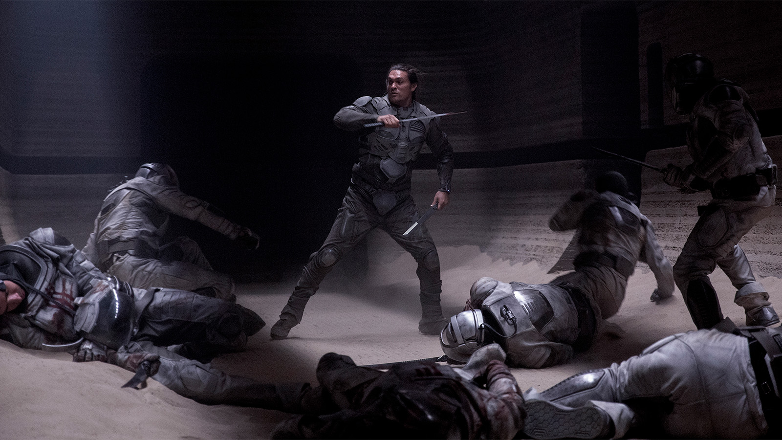 Duncan Idaho (Jason Momoa) fights a wave of Sardaukar in Dune. Image © Warner Bros.