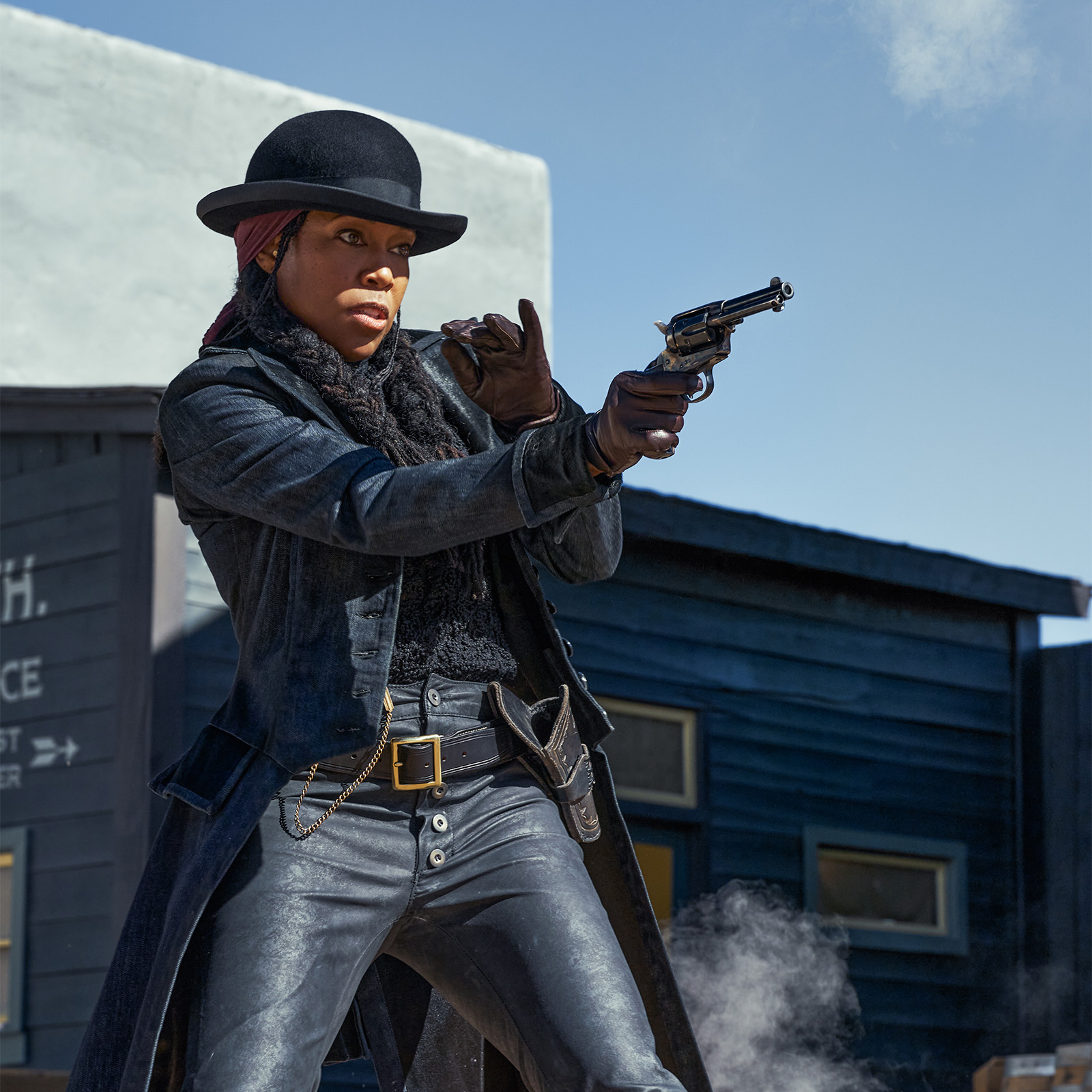 Gunslinger Trudy Smith (Regina King) in The Harder They Fall. Image © Netflix