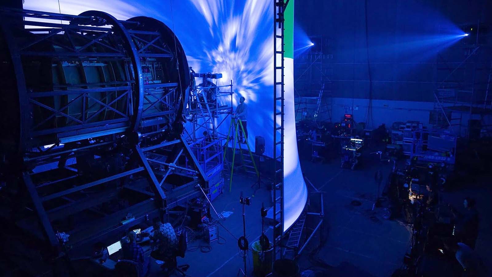 Solo used massive projection screens to create a number of in-camera visual effects. Image © ILM