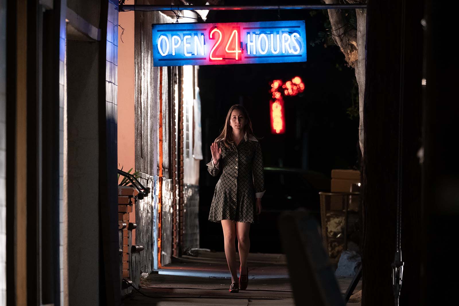 Alana (played by Alana Haim) walks home at night. Image © MGM Studios