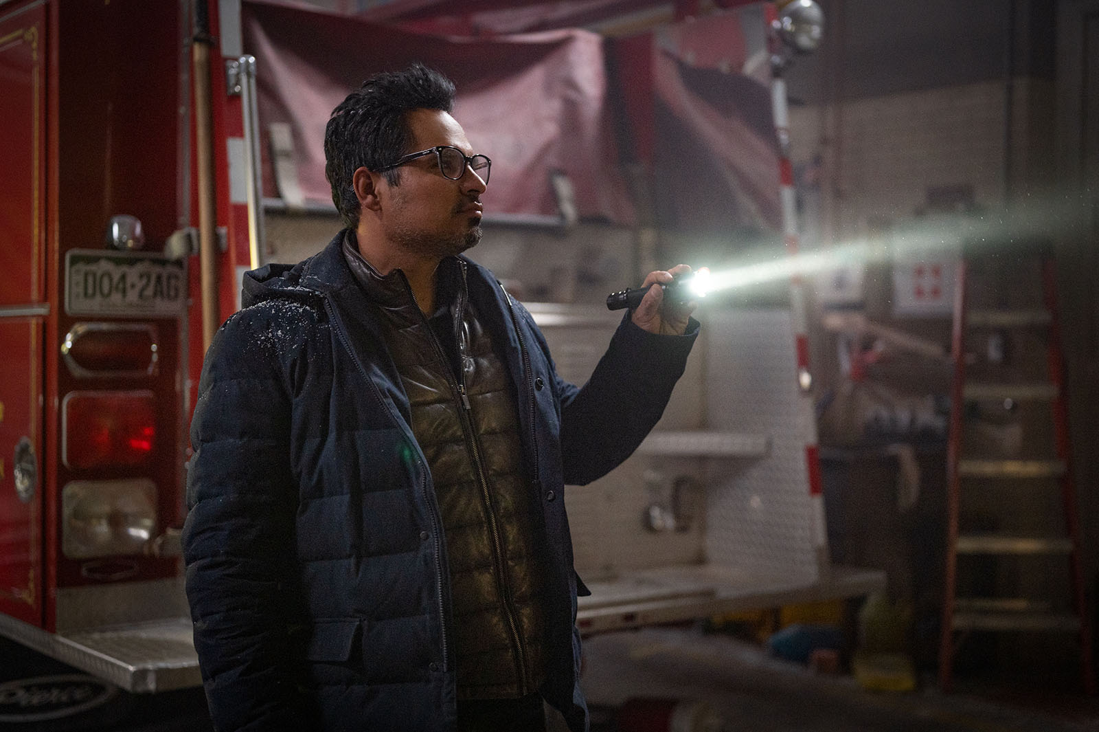 Tom Lopez (Michael Peña) sheds some light on things. Image © Lionsgate Movies