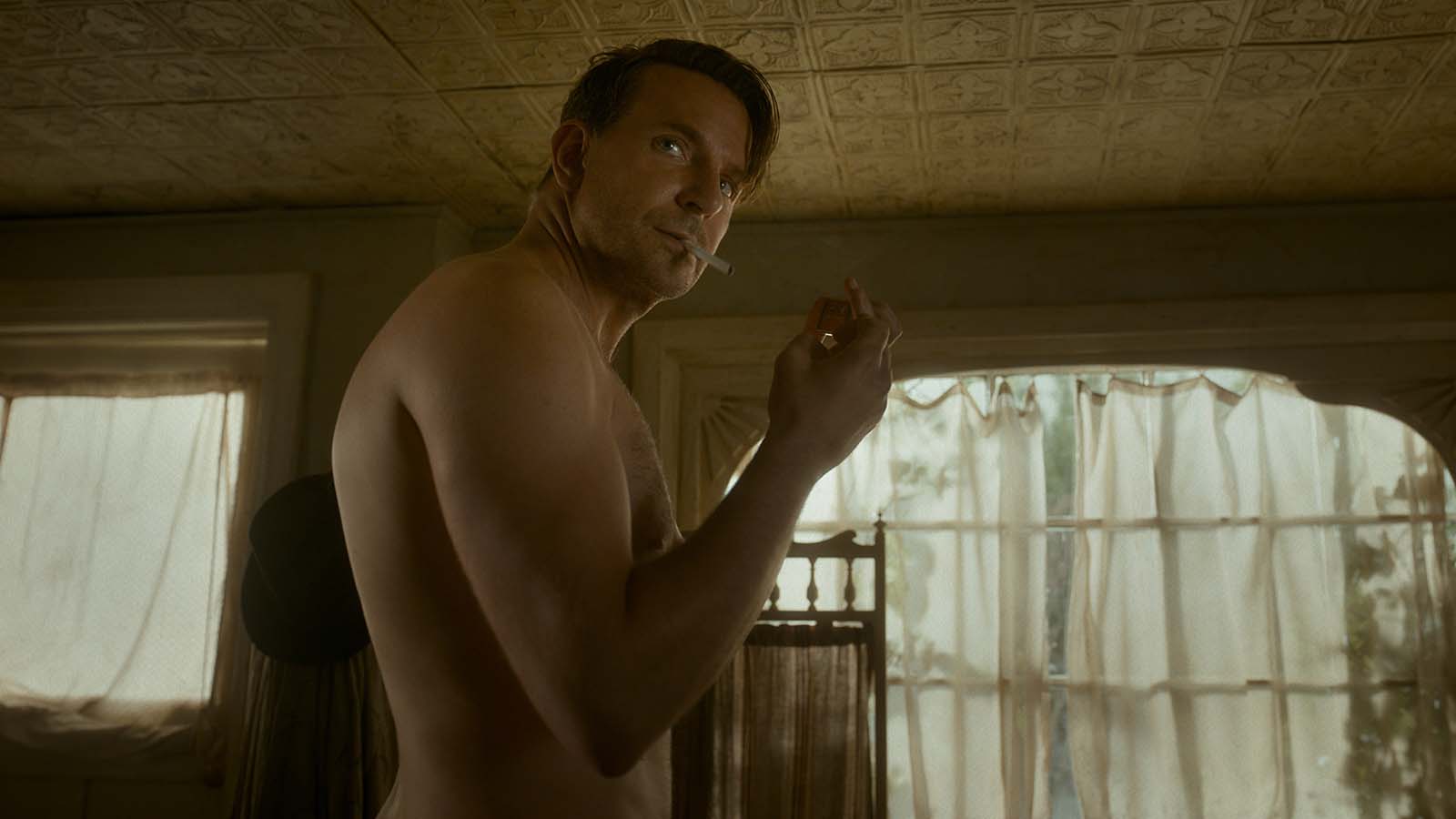 Stanton (Bradley Cooper) learned to box for noir thriller, Nightmare Alley. Image © Searchlight Pictures