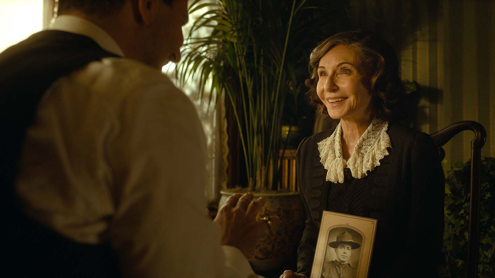 Mary Steenburgen plays Mrs. Kimball in Nightmare Alley. Image © Searchlight Pictures
