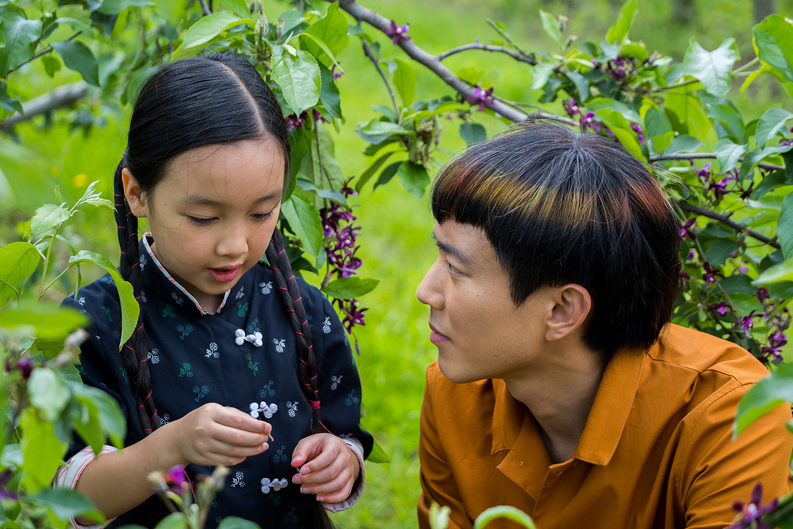 Mika and Yang share a moment in After Yang. Image © A24