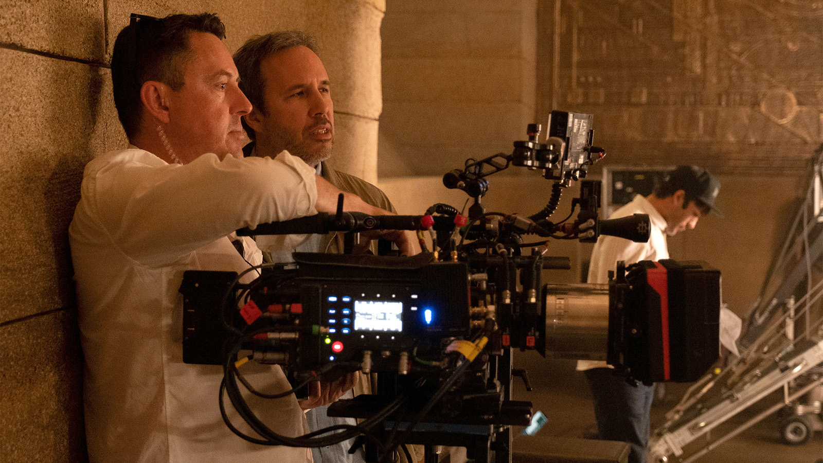 Fraser and Villeneuve confer during a shoot for Dune. Image © Warner Bros