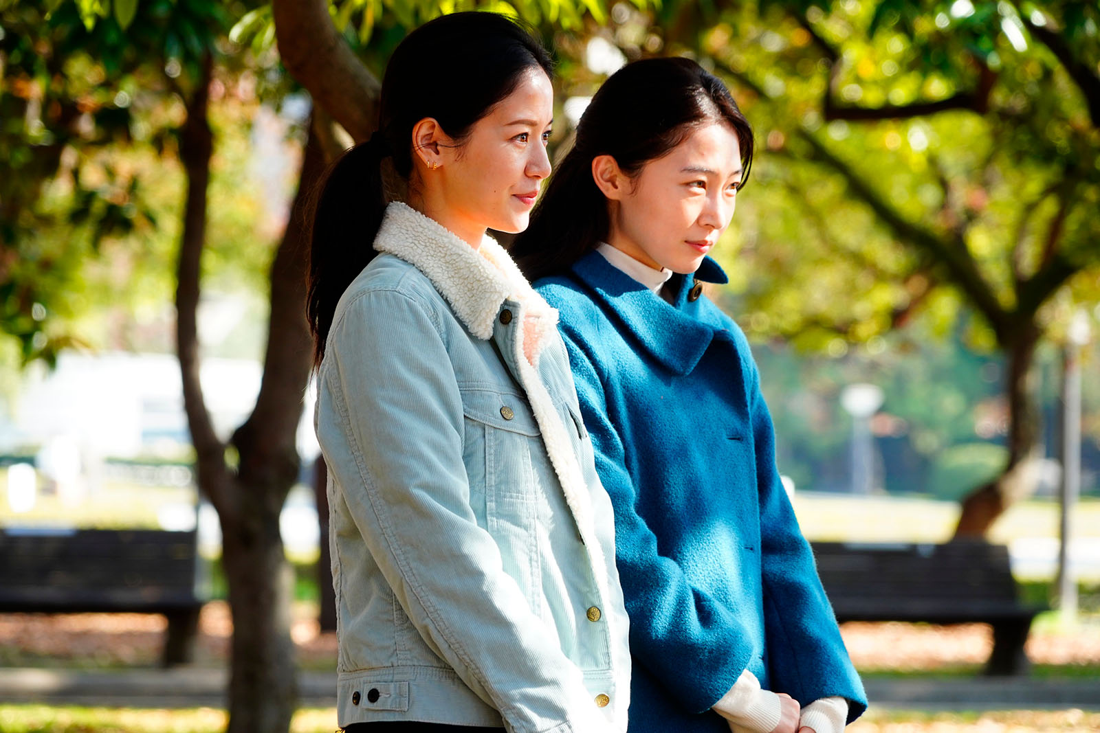 Sonia Yuan as Janice Chang (L) and Park Yu-rim as Lee Yoon-a (R) in Drive My Car. Image © Bitters End