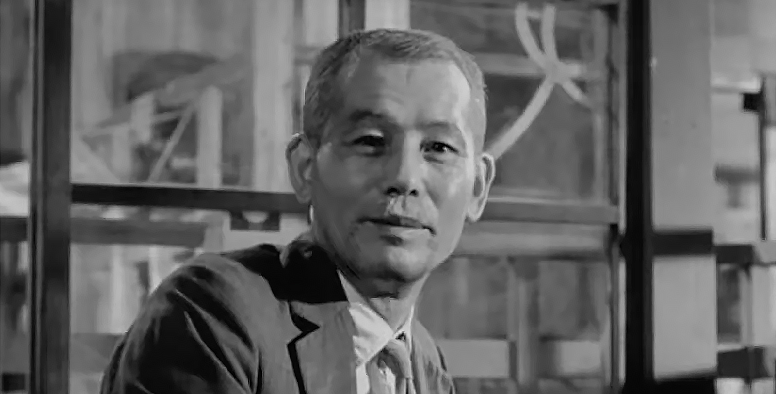 Having broken the 180-degree rule, the actor’s eyeline was no longer correct in Tokyo Story.