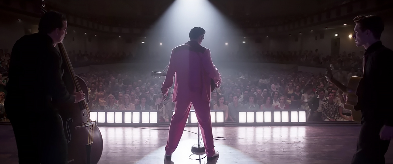 The VFX team created crowd replication for Elvis. Images © Warner Bros.