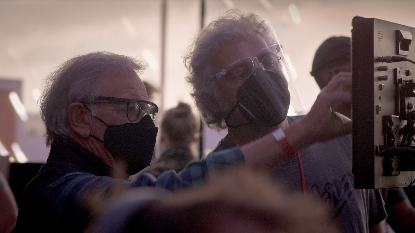  L-R: Steven Spielberg and ILM VFX supervisor Pablo Helman confer on location for The Fabelmans.