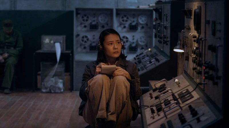 In 1960’s China, Ye Winjie hears an unkown signal coming from space. Image © Netflix