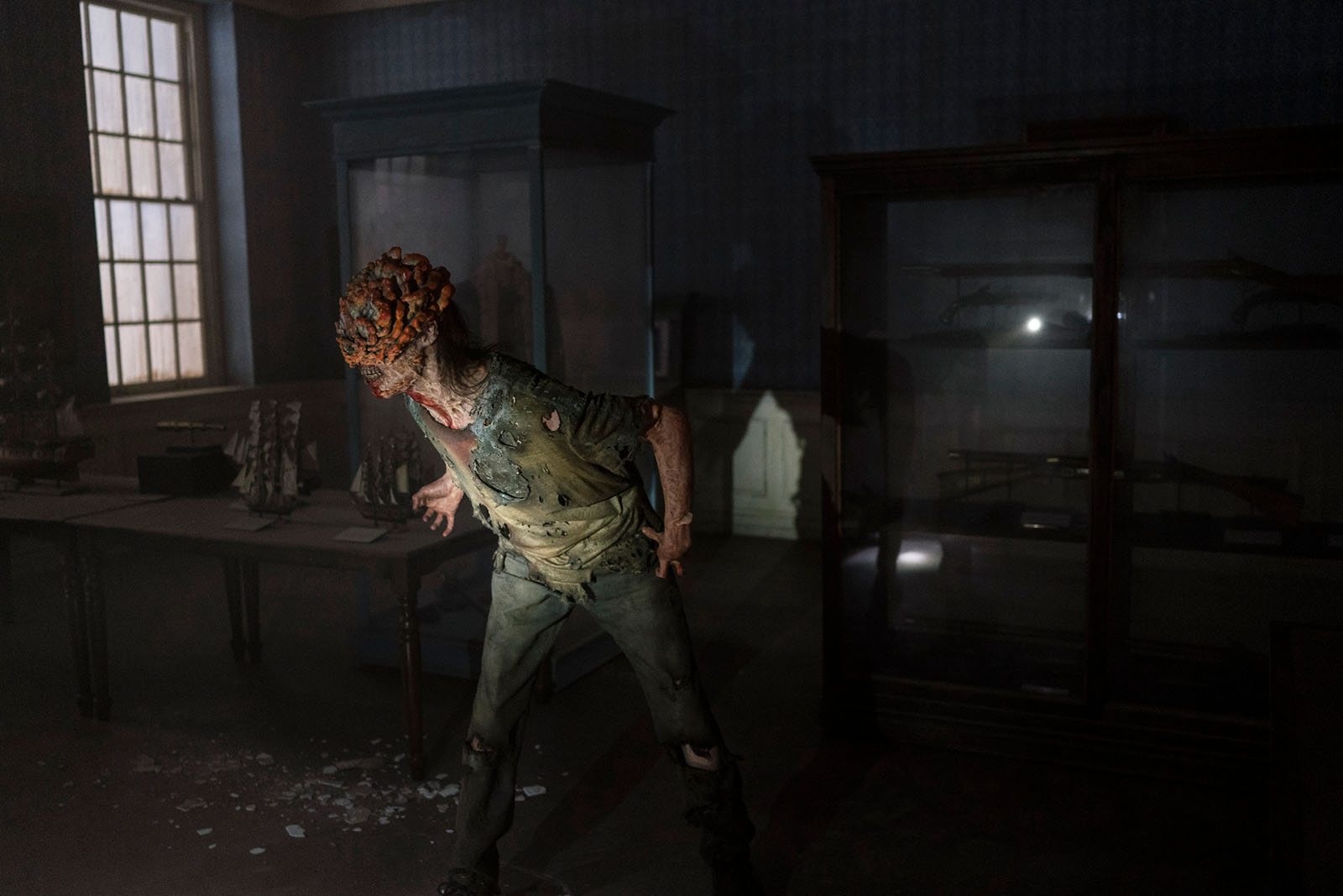 Some sequences in The Last of Us are nearly identical to the game. Image © HBO