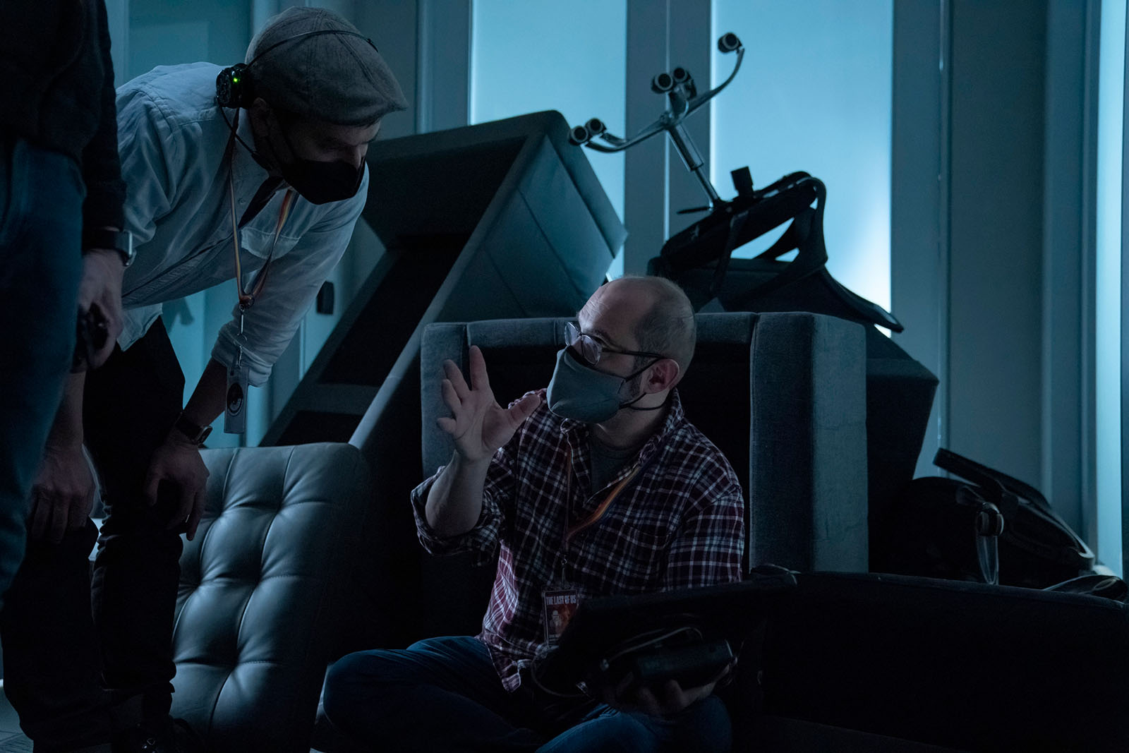 Craig Mazin discusses a shot with DP Eben Bolter, BSC. Image © HBO